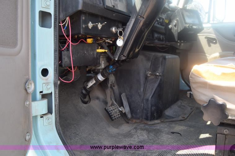 image for item K8516 2002 International F2574 sewer cleaner truck