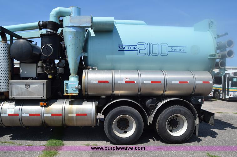 image for item K8516 2002 International F2574 sewer cleaner truck