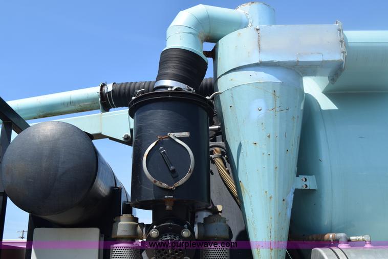 image for item K8516 2002 International F2574 sewer cleaner truck