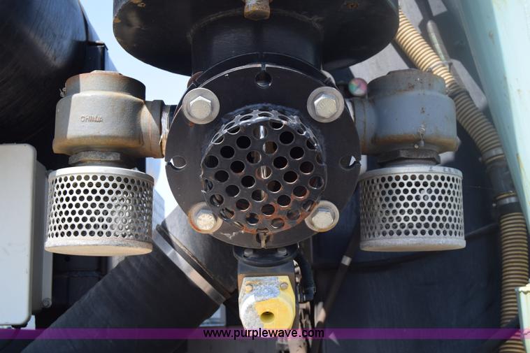 image for item K8516 2002 International F2574 sewer cleaner truck