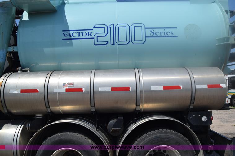 image for item K8516 2002 International F2574 sewer cleaner truck