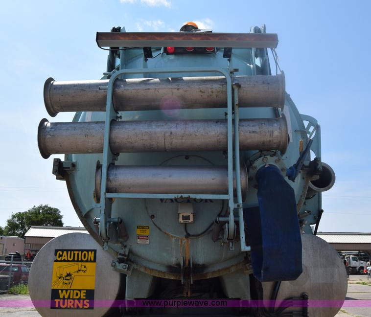 image for item K8516 2002 International F2574 sewer cleaner truck