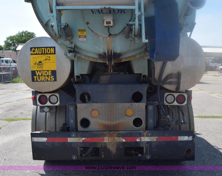 image for item K8516 2002 International F2574 sewer cleaner truck