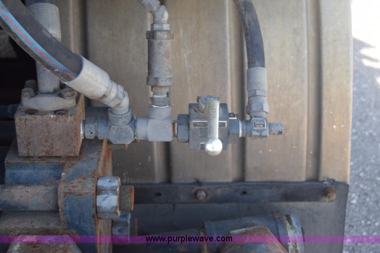 image for item K8516 2002 International F2574 sewer cleaner truck