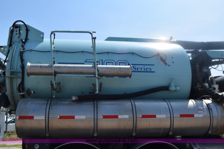 image for item K8516 2002 International F2574 sewer cleaner truck