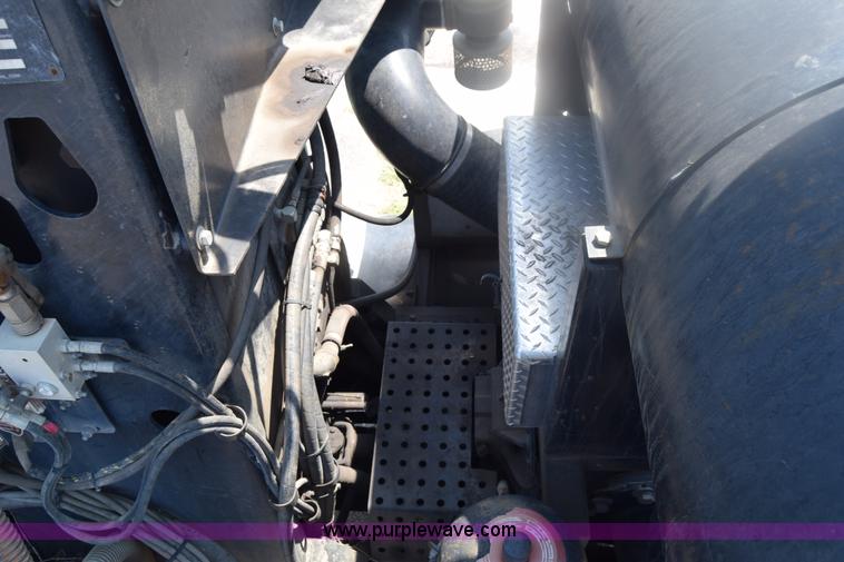 image for item K8516 2002 International F2574 sewer cleaner truck