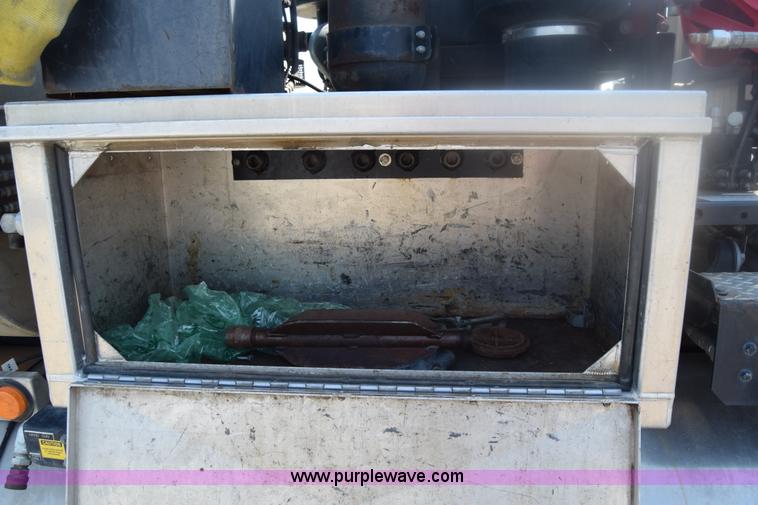 image for item K8516 2002 International F2574 sewer cleaner truck