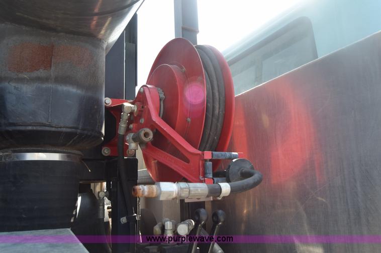 image for item K8516 2002 International F2574 sewer cleaner truck