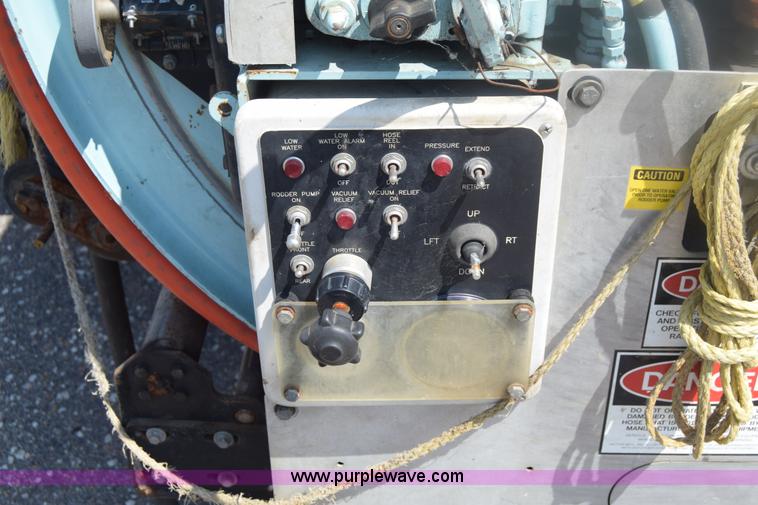 image for item K8516 2002 International F2574 sewer cleaner truck