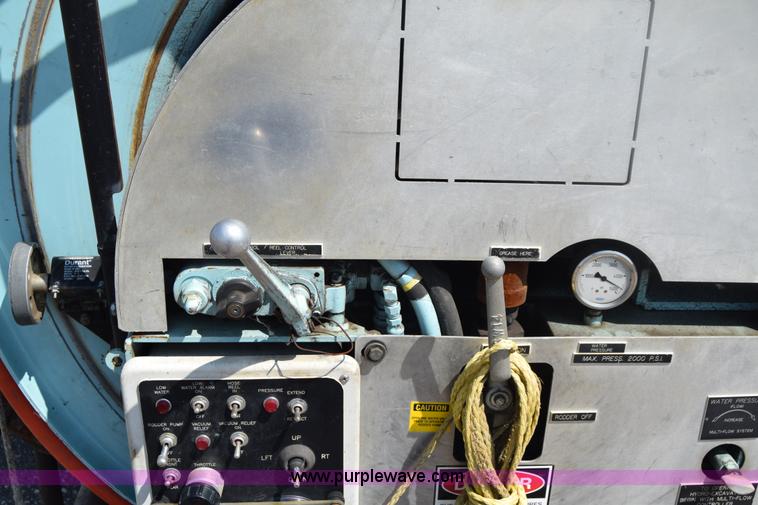 image for item K8516 2002 International F2574 sewer cleaner truck