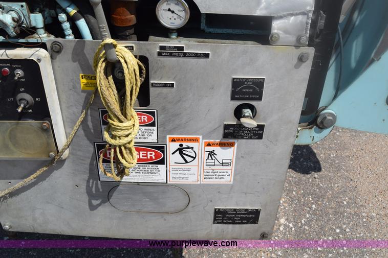 image for item K8516 2002 International F2574 sewer cleaner truck