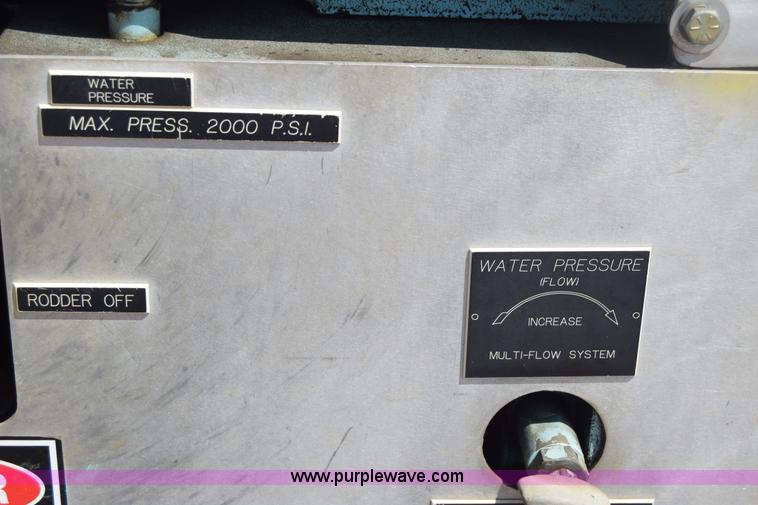 image for item K8516 2002 International F2574 sewer cleaner truck