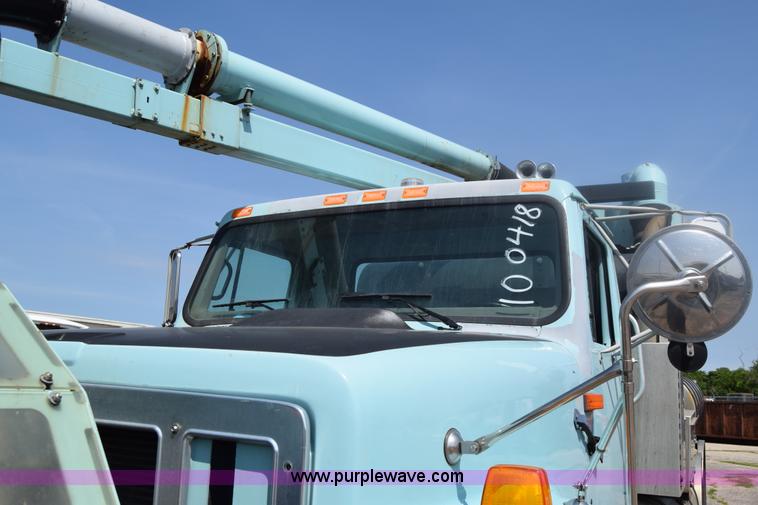 image for item K8516 2002 International F2574 sewer cleaner truck