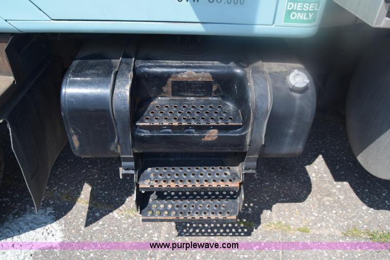 image for item K8516 2002 International F2574 sewer cleaner truck