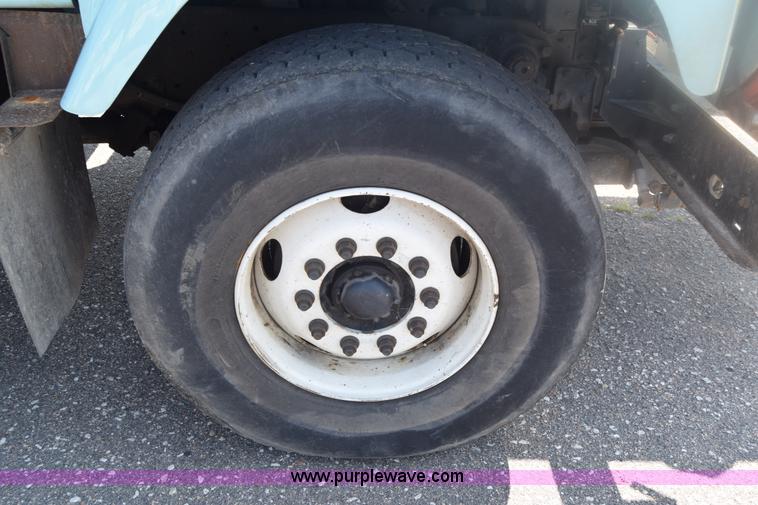 image for item K8516 2002 International F2574 sewer cleaner truck