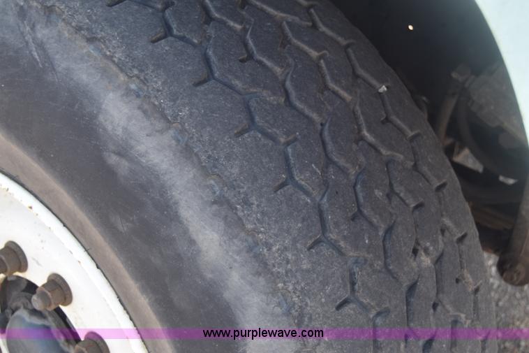 image for item K8516 2002 International F2574 sewer cleaner truck