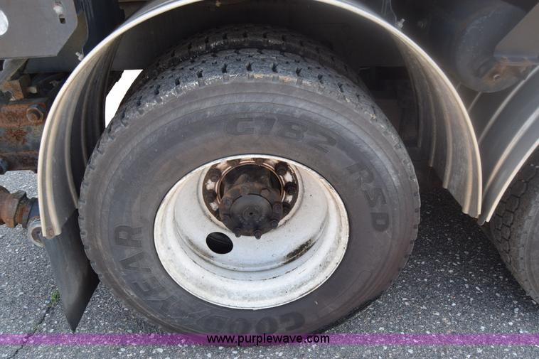 image for item K8516 2002 International F2574 sewer cleaner truck