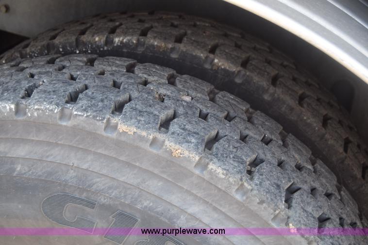 image for item K8516 2002 International F2574 sewer cleaner truck