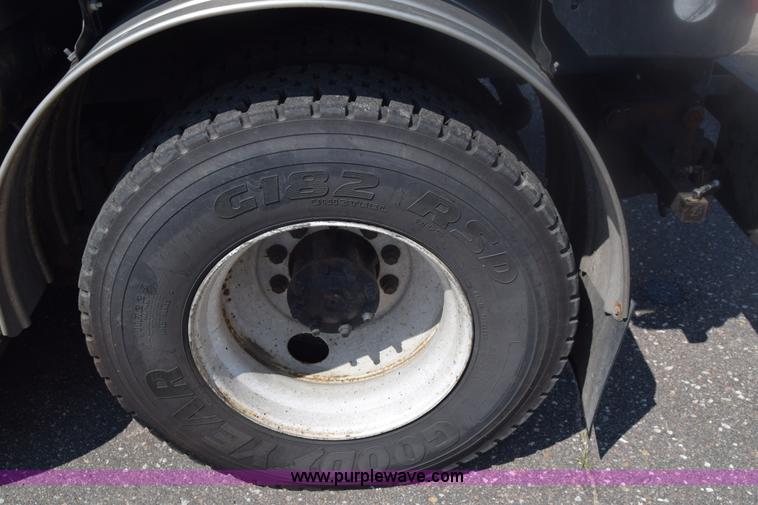 image for item K8516 2002 International F2574 sewer cleaner truck