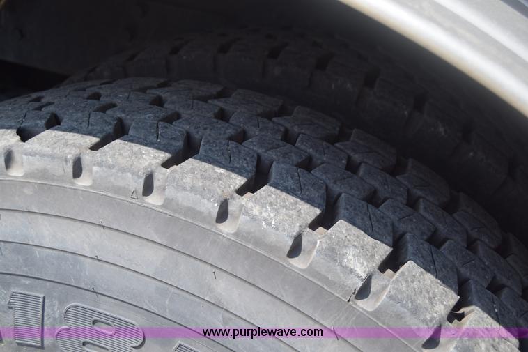 image for item K8516 2002 International F2574 sewer cleaner truck