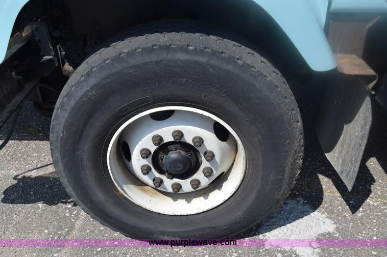 image for item K8516 2002 International F2574 sewer cleaner truck