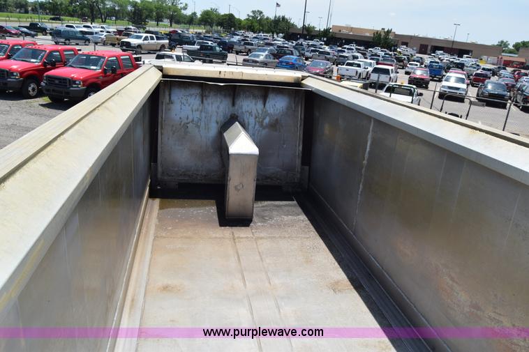 image for item K8517 1997 East Pusher ejection trailer