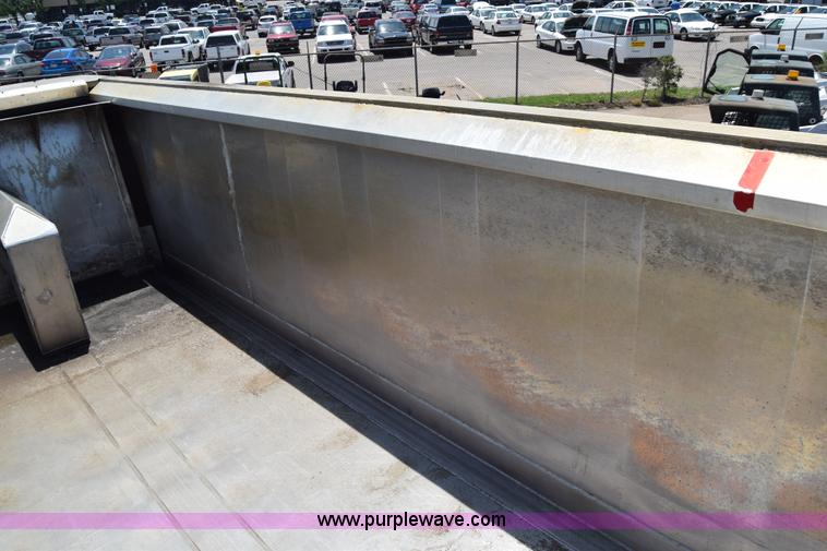 image for item K8517 1997 East Pusher ejection trailer