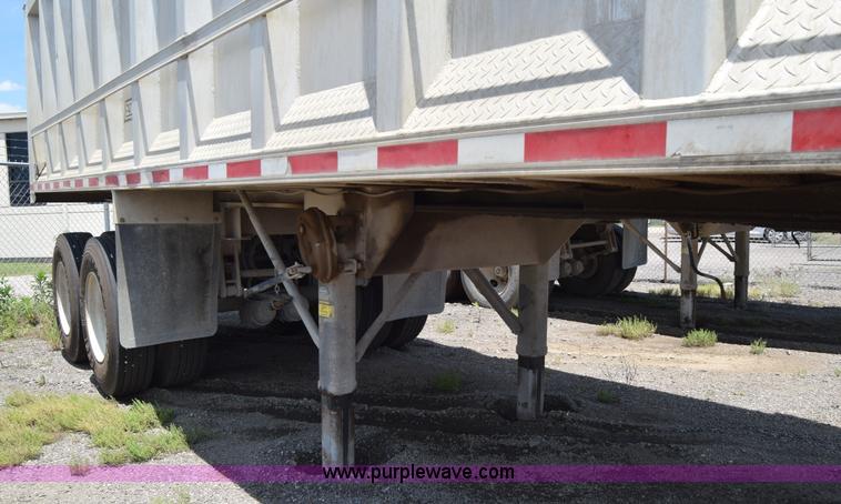 image for item K8517 1997 East Pusher ejection trailer