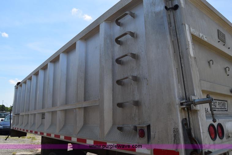 image for item K8517 1997 East Pusher ejection trailer