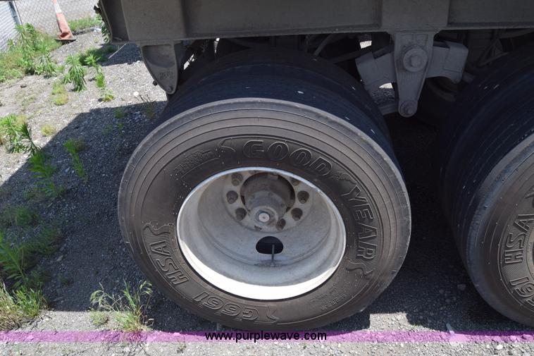 image for item K8517 1997 East Pusher ejection trailer