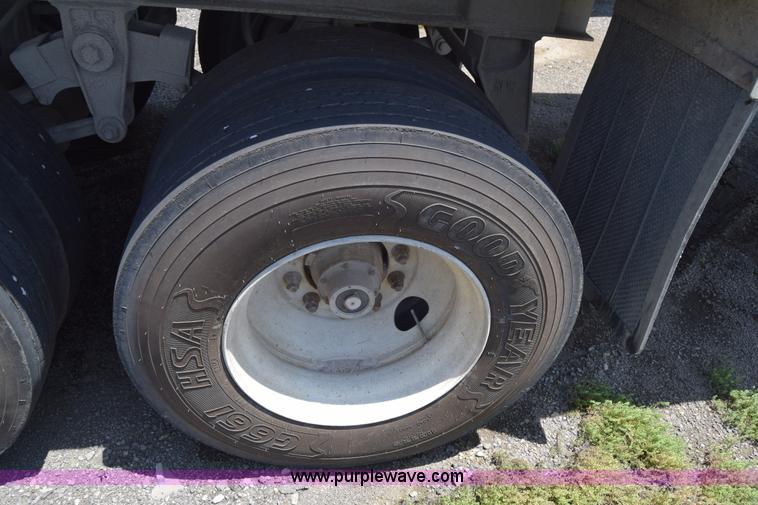 image for item K8517 1997 East Pusher ejection trailer