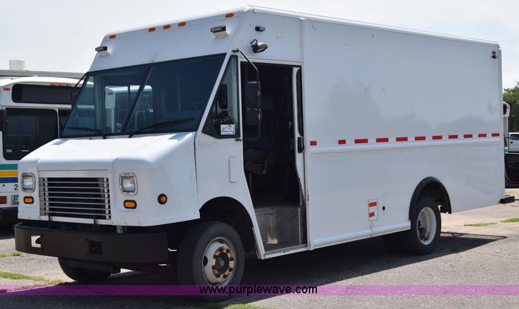 image for item K8524 2006 Freightliner MT55 delivery van