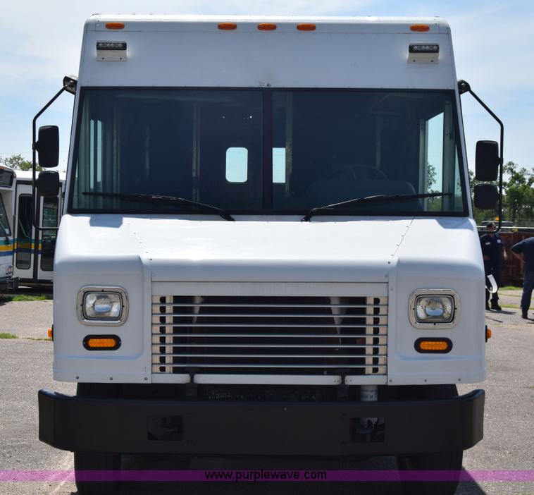 image for item K8524 2006 Freightliner MT55 delivery van