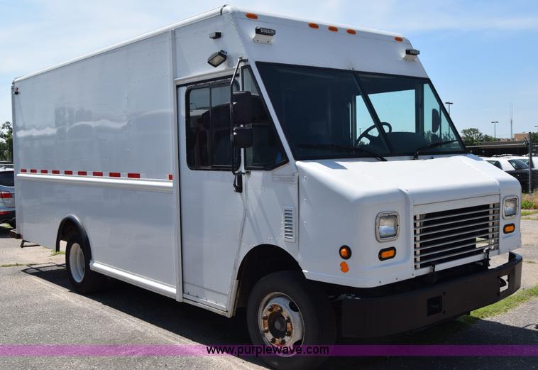 image for item K8524 2006 Freightliner MT55 delivery van