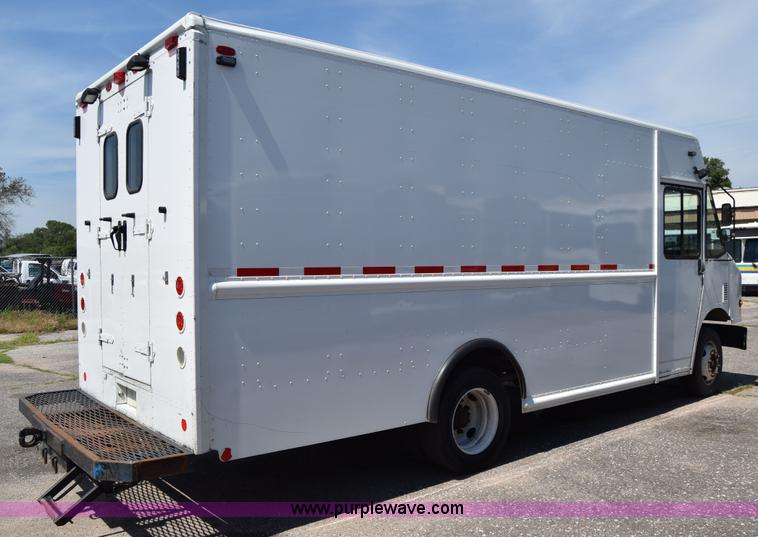 image for item K8524 2006 Freightliner MT55 delivery van