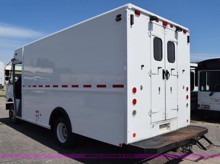 image for item K8524 2006 Freightliner MT55 delivery van