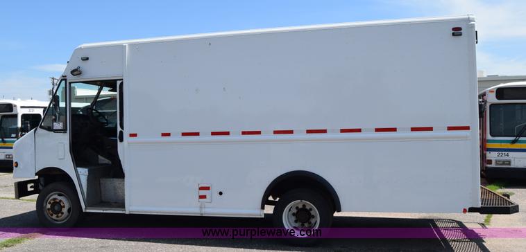 image for item K8524 2006 Freightliner MT55 delivery van