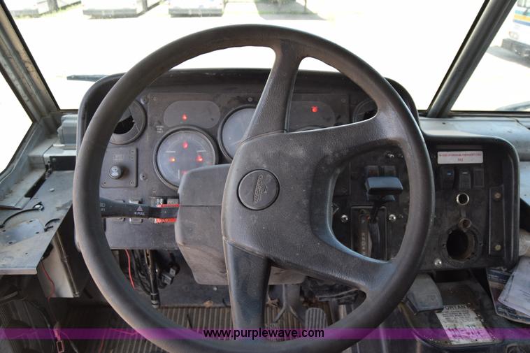 image for item K8524 2006 Freightliner MT55 delivery van