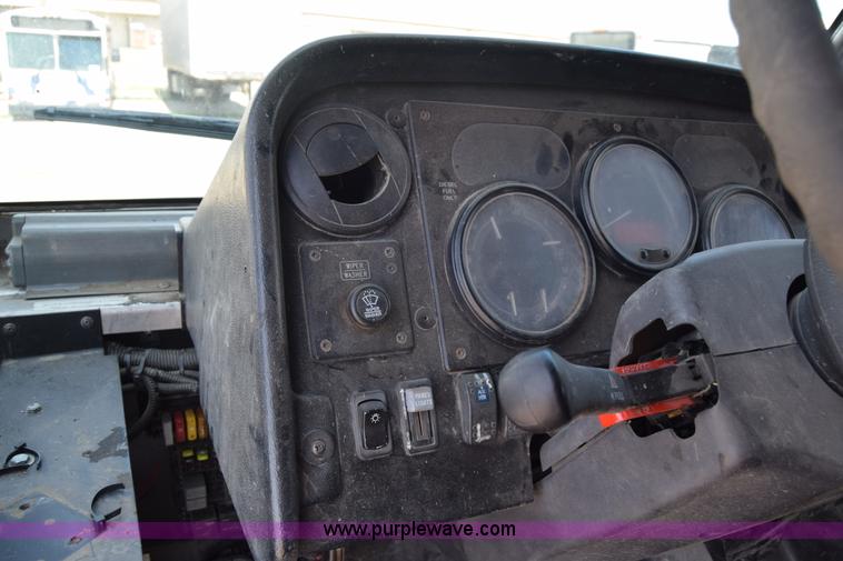 image for item K8524 2006 Freightliner MT55 delivery van