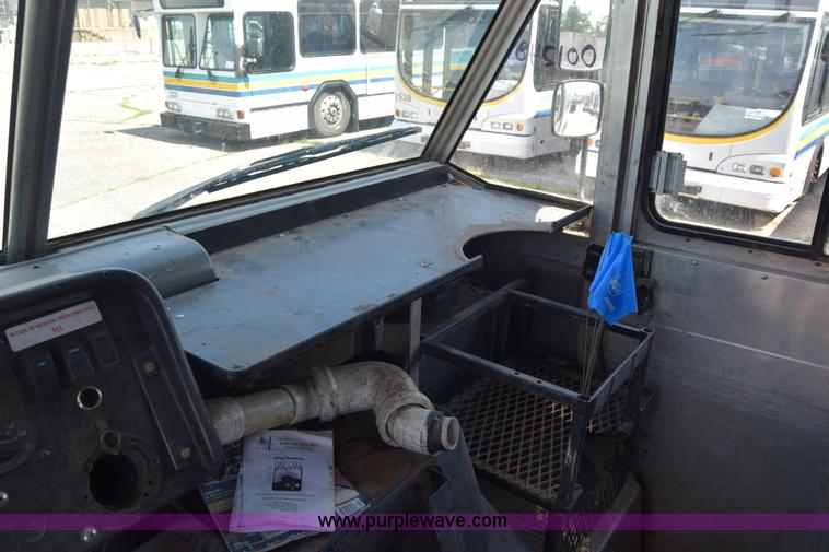 image for item K8524 2006 Freightliner MT55 delivery van