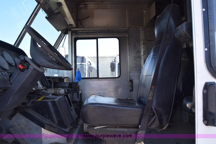 image for item K8524 2006 Freightliner MT55 delivery van