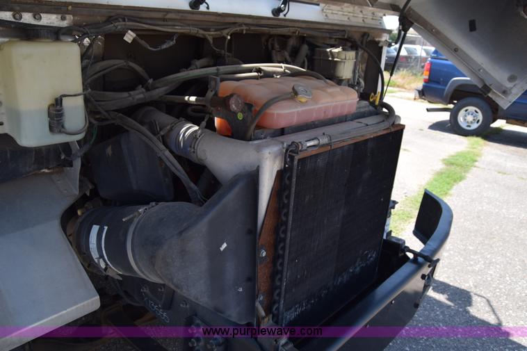 image for item K8524 2006 Freightliner MT55 delivery van