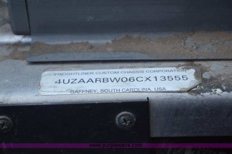 image for item K8524 2006 Freightliner MT55 delivery van