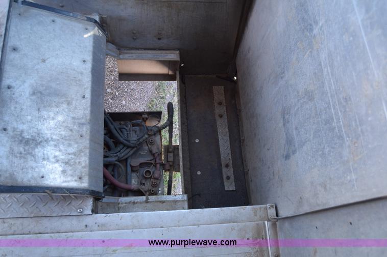 image for item K8524 2006 Freightliner MT55 delivery van