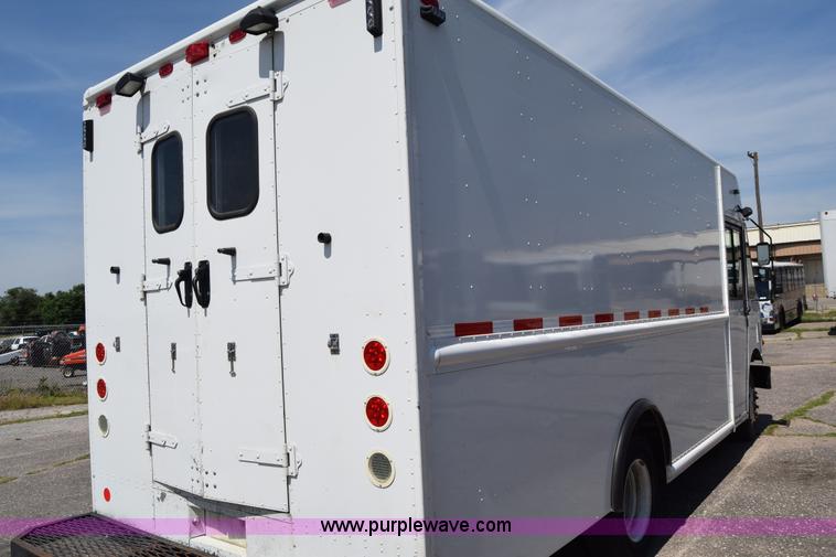 image for item K8524 2006 Freightliner MT55 delivery van