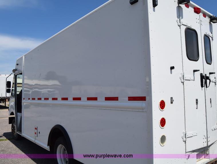image for item K8524 2006 Freightliner MT55 delivery van
