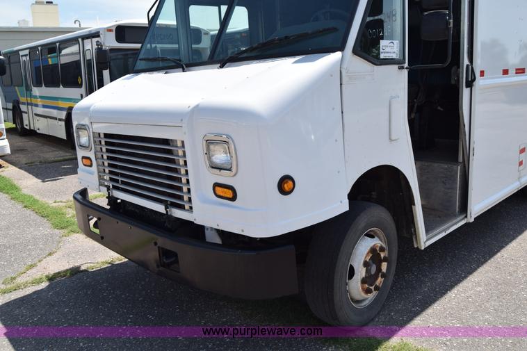 image for item K8524 2006 Freightliner MT55 delivery van