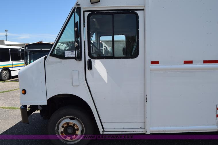 image for item K8524 2006 Freightliner MT55 delivery van