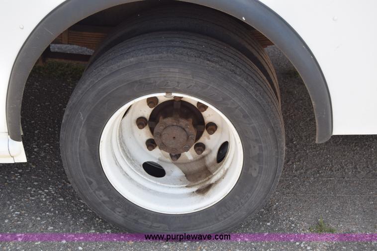 image for item K8524 2006 Freightliner MT55 delivery van