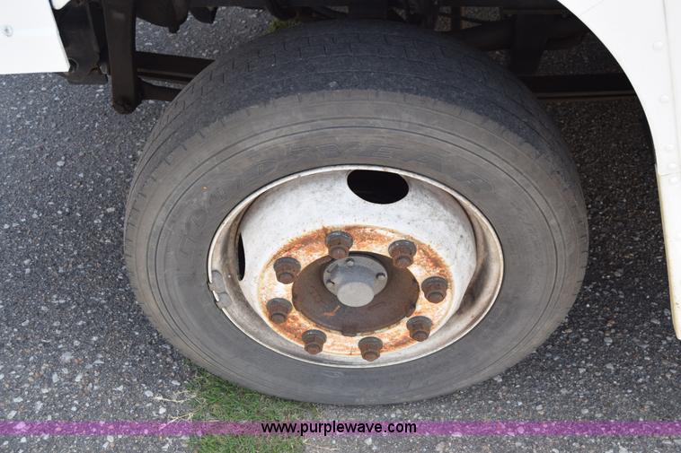 image for item K8524 2006 Freightliner MT55 delivery van